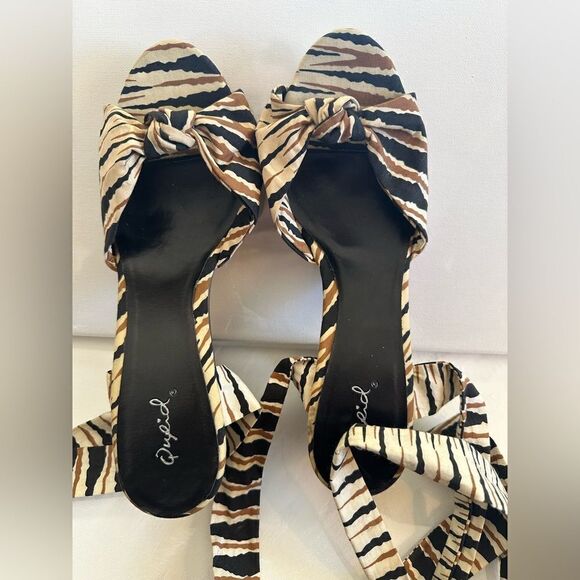 Zebra Print Women's Shoes - Picture 4 of 4